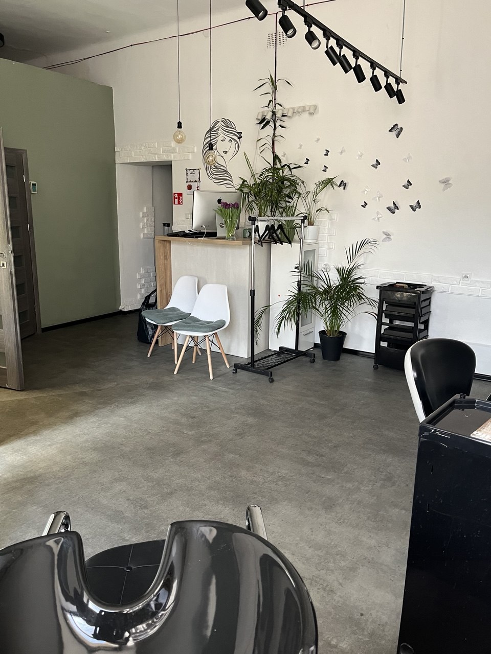 Fryzjerstwo — recepcja i myjnia